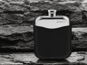 Fiaschetta da 6 once in peltro con custodia in vera pelle nera