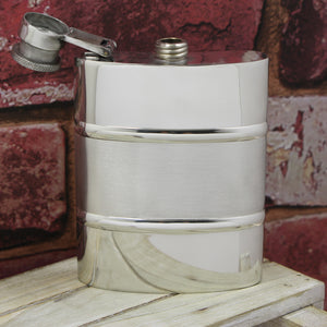 Fiaschetta da 6 once in peltro con fascia centrale in raso e tappo a cerniera