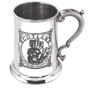 Chope de bière en étain de 1 pinte avec motif de cornemuseur des Highlands