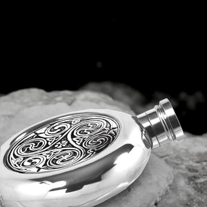 4oz Round Pewter Hip Flask with Celtic Knot Badge