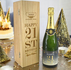 Cadeau de 21e anniversaire pour lui ou elle Bouteille de champagne personnalisée de 75 cl présentée dans une boîte en bois gravée.