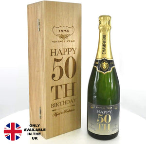 Cadeau de 50e anniversaire pour lui ou elle Bouteille de champagne personnalisée de 75 cl présentée dans une boîte en bois gravée.