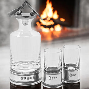 Set di mini-decanter in peltro e cristallo con bicchieri per il tiro al bersaglio