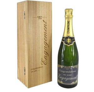 Verlobungsgeschenk für Paare Personalisierte 75cl Flasche Champagner Präsentiert in einer gravierten Holzbox