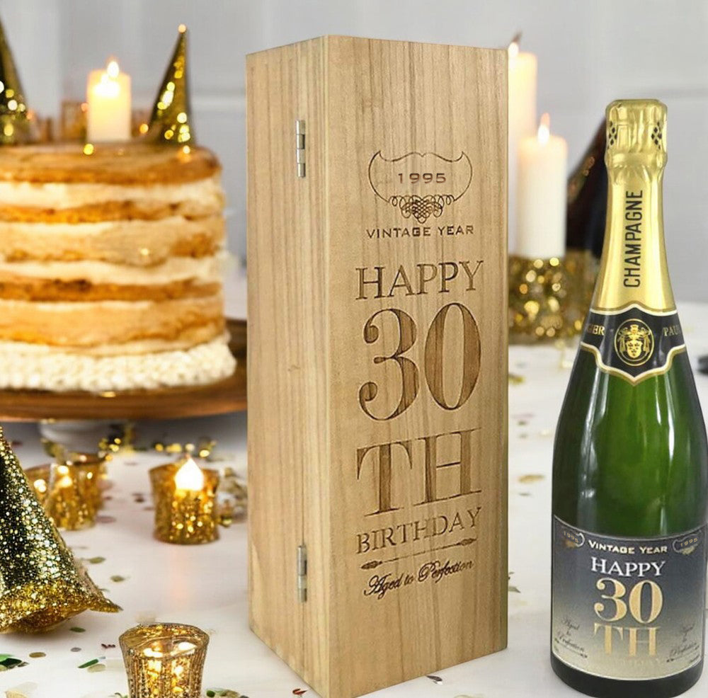 Cadeau de 30e anniversaire pour elle ou lui Bouteille de champagne personnalisée de 75 cl présentée dans une boîte en bois gravée.