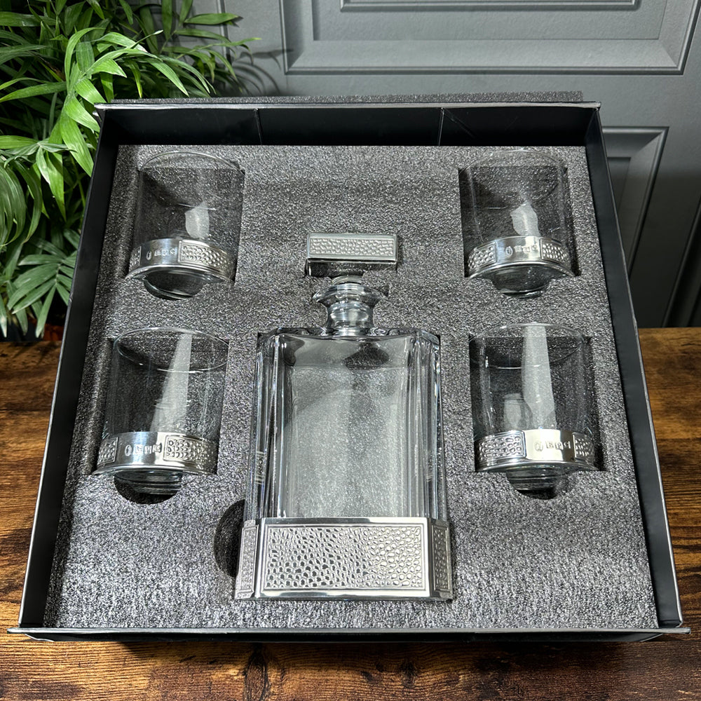 Manhattan 650ml Whisky, Wine &amp; Spirits Decanter Gift Set Includes 4x 11oz Pewter Manhattan Tumblers