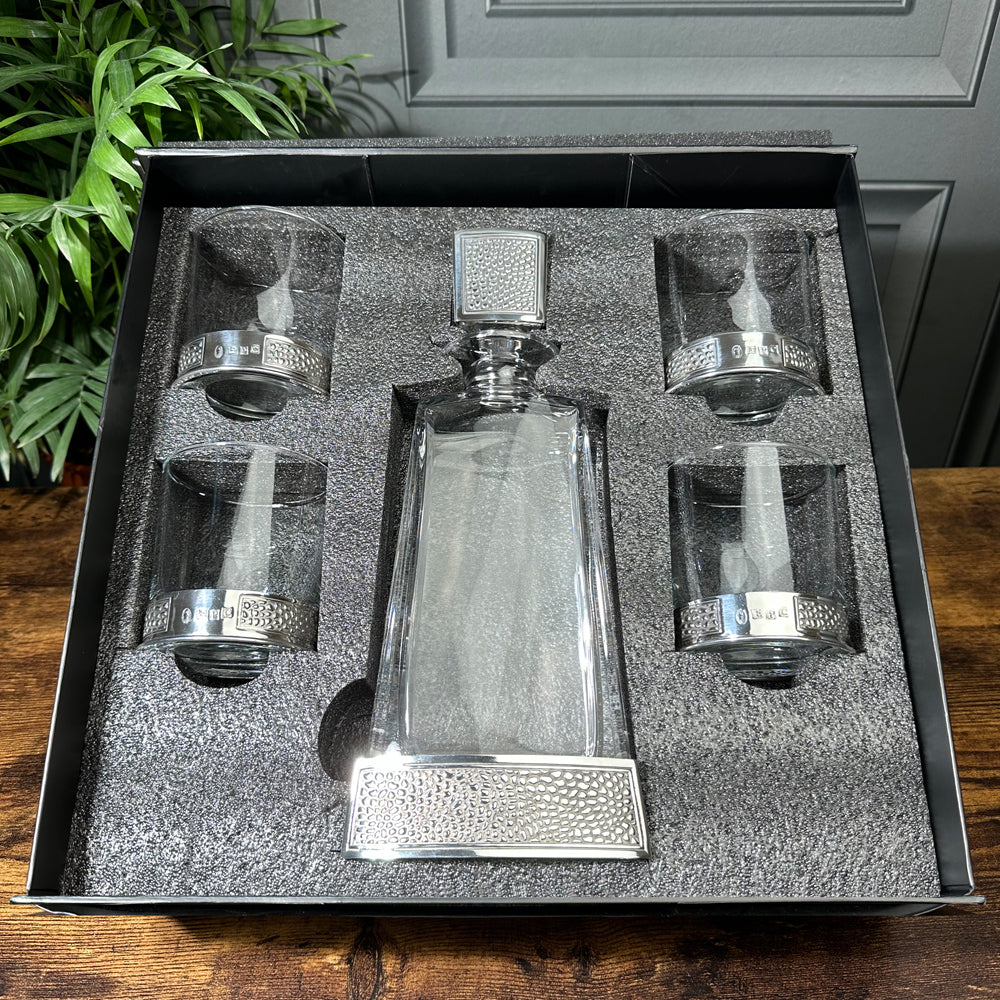 Manhattan 650ml Whisky, Wine &amp; Spirits Decanter Gift Set Includes 4x 11oz Manhattan Pewter Tumblers