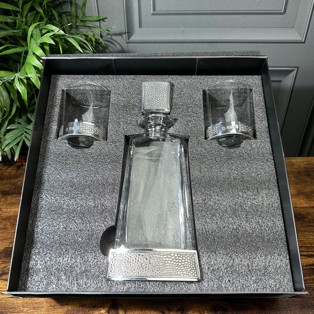 Manhattan 650ml Whisky, Wine &amp; Spirits Decanter Gift Set Includes 2x 11oz Manhattan Pewter Tumblers