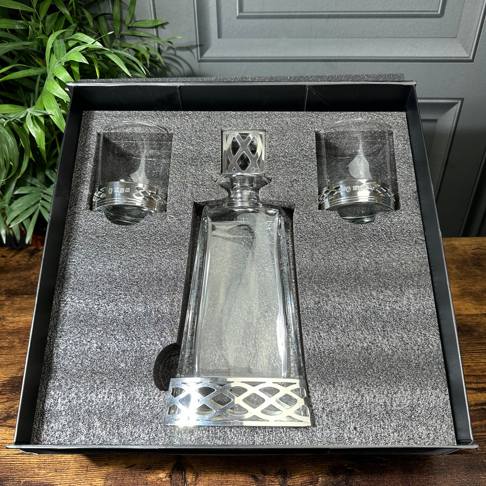 Uisge Beatha 650ml Whisky, Wine &amp; Spirits Decanter Gift Set Includes 2x 11oz Uisge Beatha Pewter Tumblers