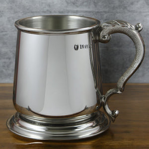 1 Pint Heavy Style Pewter Beer Mug Tankard con manico intricato