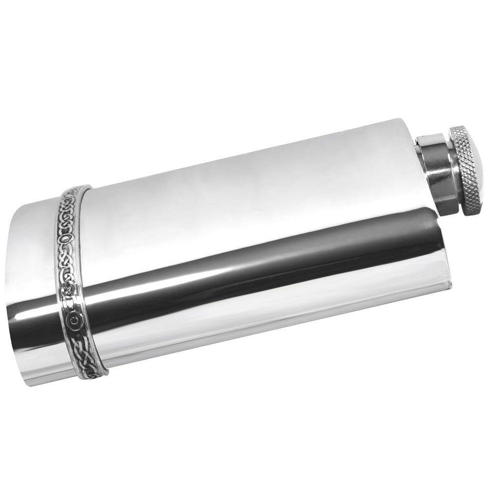 Flasque de poche 6 oz en étain avec bande celtique complexe et couvercle captif à charnière