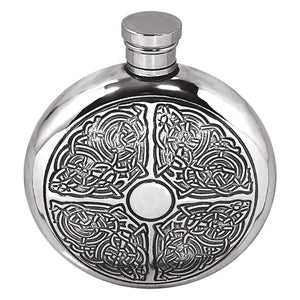 Flasque de poche ronde de 6 oz en étain avec motif celtique complexe