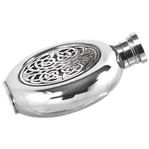 Flasque de poche ronde de 4 oz en étain avec insigne de nœud celtique