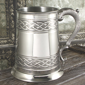 1 Pint Zinn Bierkrug Tankard mit geprägtem keltischen Design