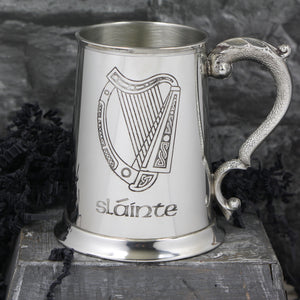 Boccale da birra in peltro da 1 pinta con disegno di arpa irlandese Slainte