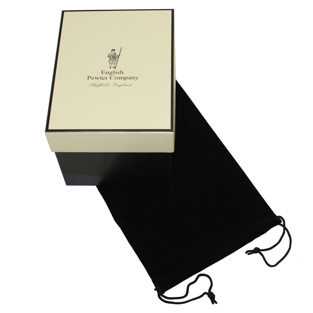 Kleiner traditioneller Wein- oder Portweinkelch aus Zinn