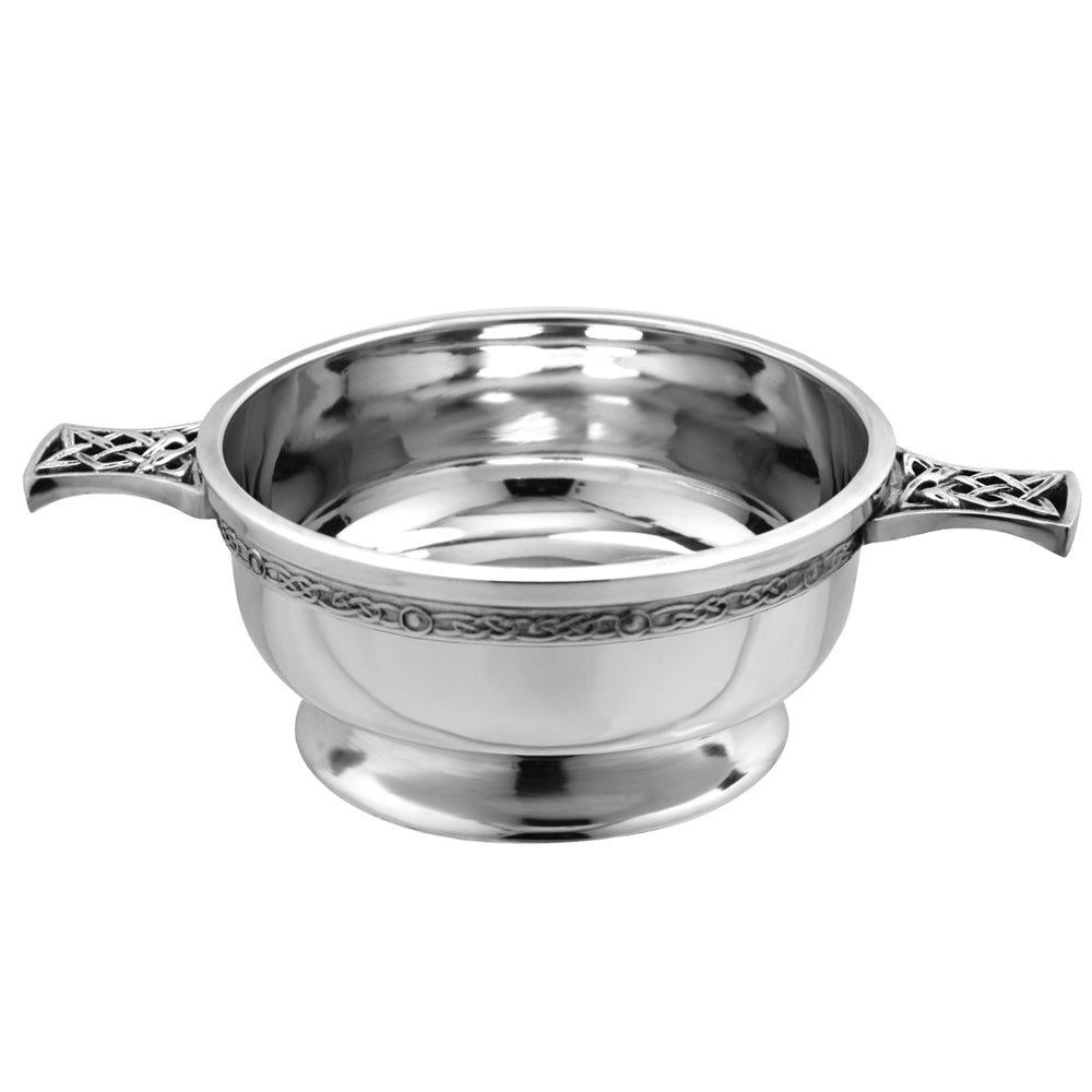 3.5 Inch Celtic Knot Handle Pewter Quaich Bowl con Badge