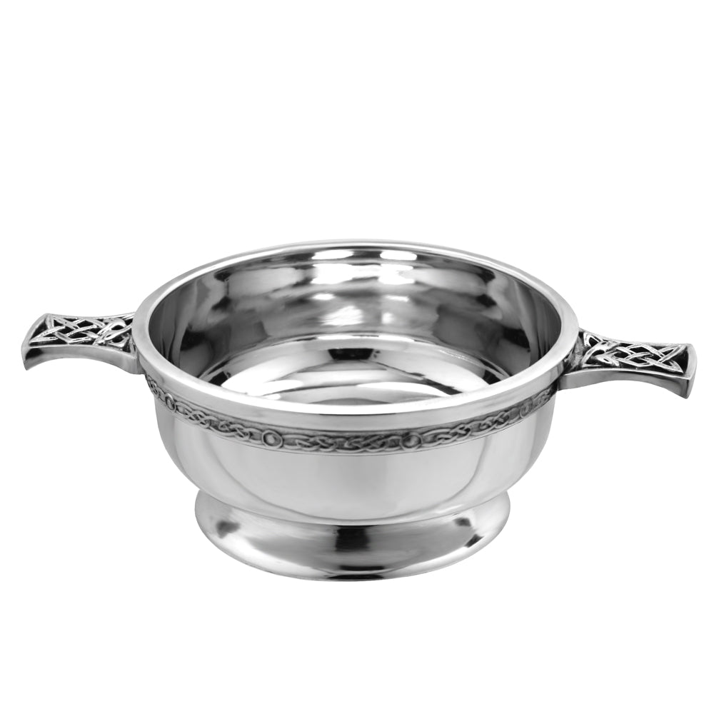 3.5 Inch Celtic Knot Handle Pewter Quaich Bowl con Badge