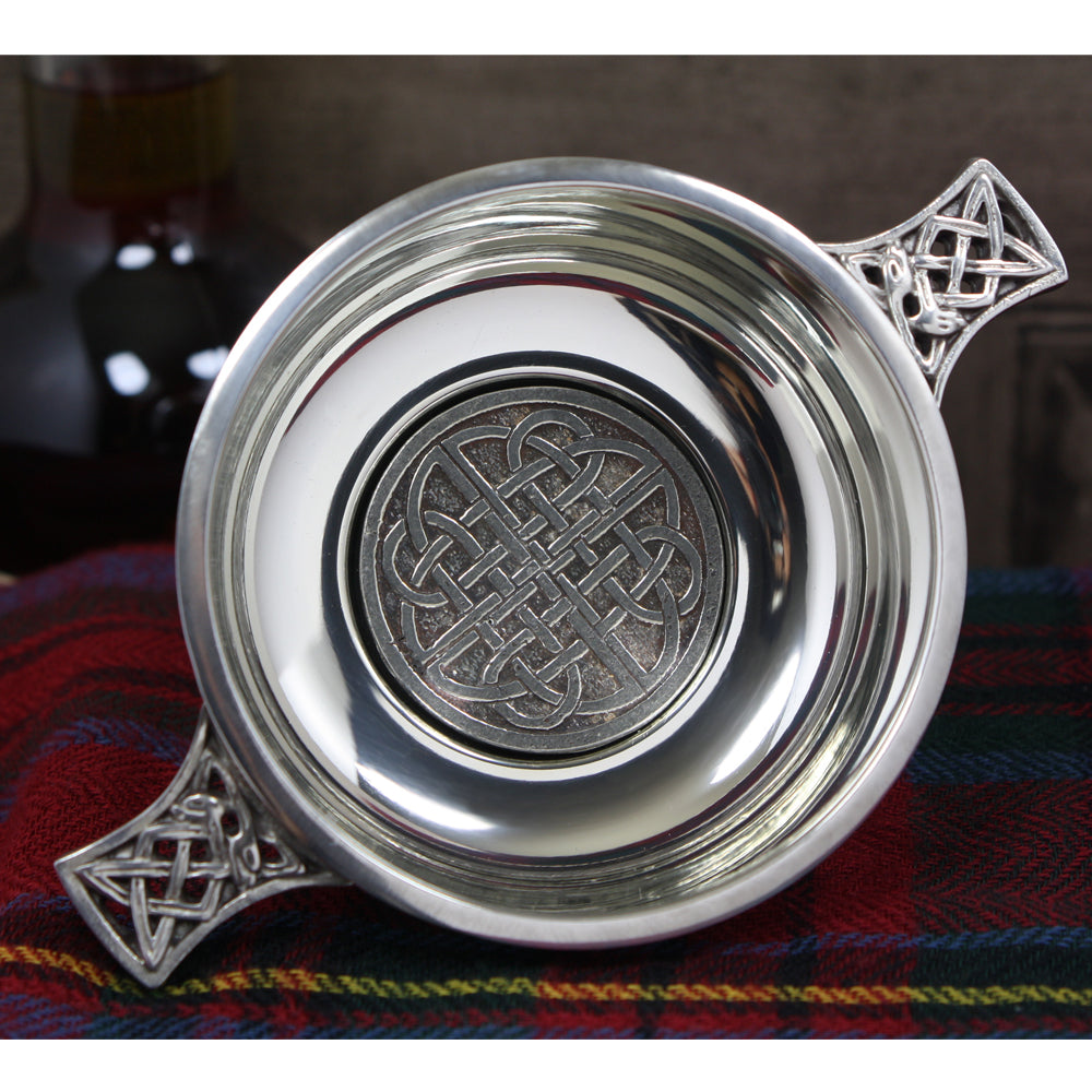 3.5 Inch Celtic Knot Handle Pewter Quaich Bowl con Badge