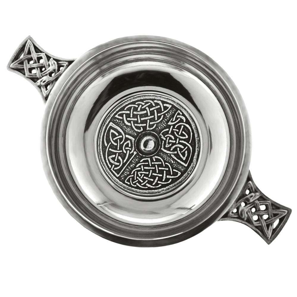 3.5 Inch Celtic Knot Handle Pewter Quaich Bowl con Badge